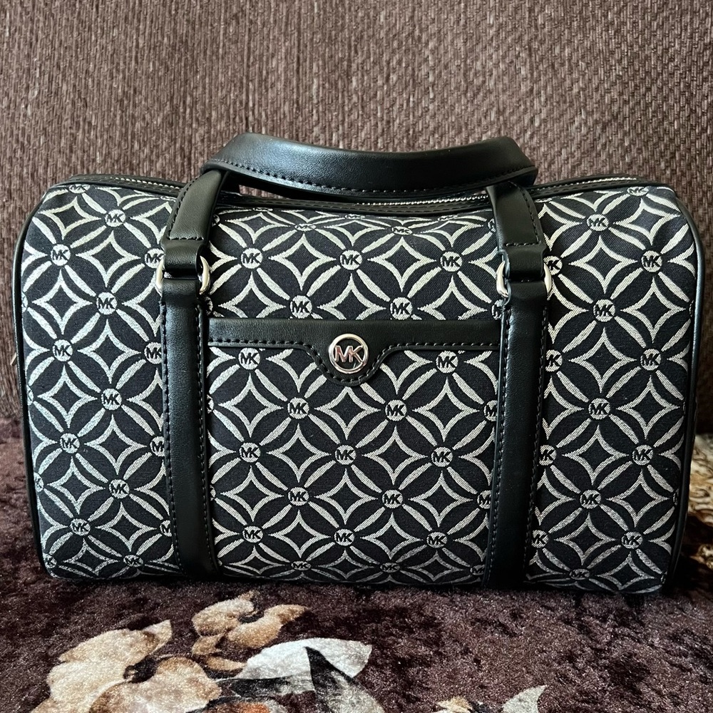 MICHAEL KORS Travel Medium Silver-Tone Hardware Duffle Satchel NWT-Black/Silver